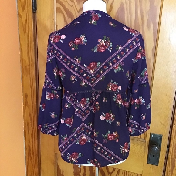 Francesca’s Mi Ami purple floral boho  peasant top - Picture 12 of 12